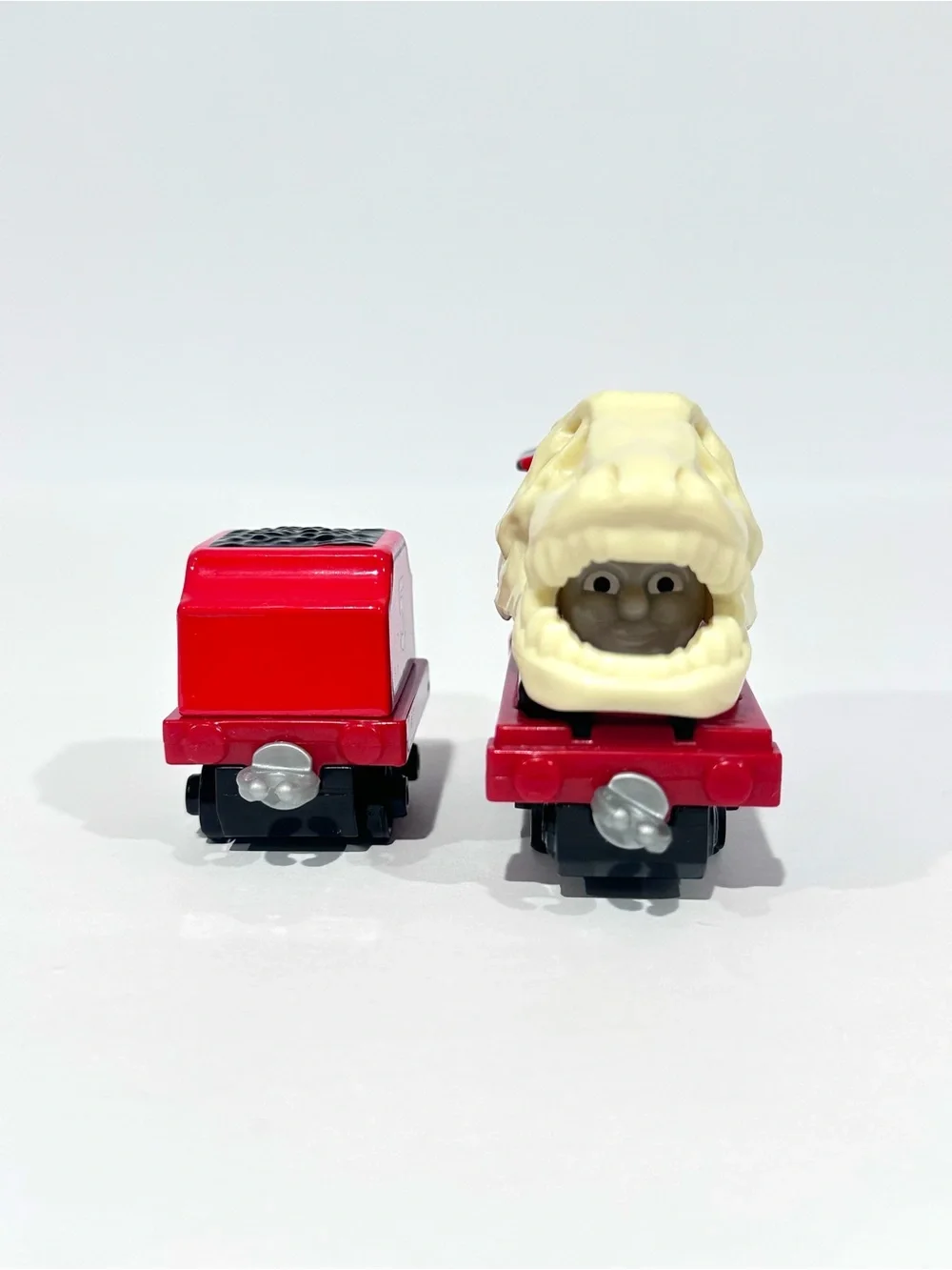 Thomas & Friends Adventures Talking Dino Discovery James with Tender Diecast